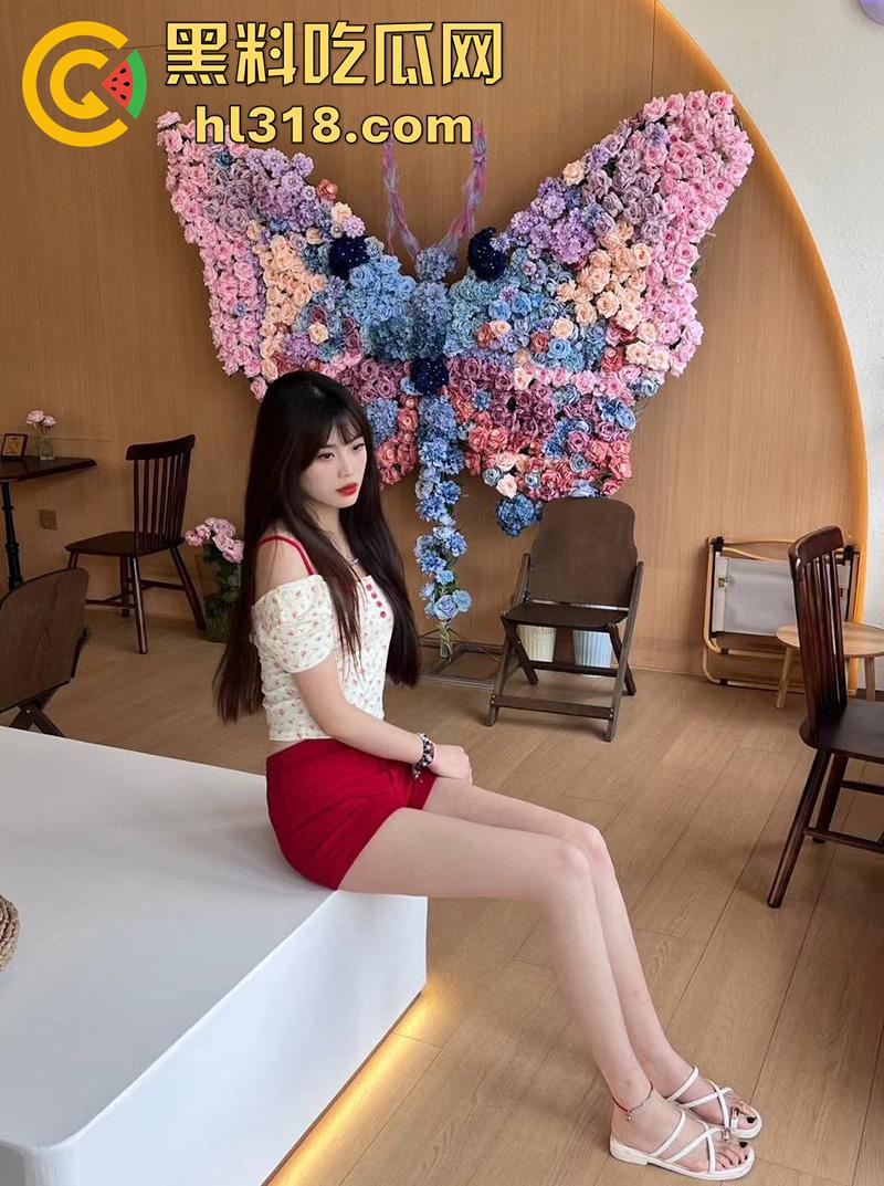 青岛反差母狗【刘子萱】，175cm的极品炮架子，逆天大长腿极致性感，小骚逼被男友操黑后还被曝光  第1张