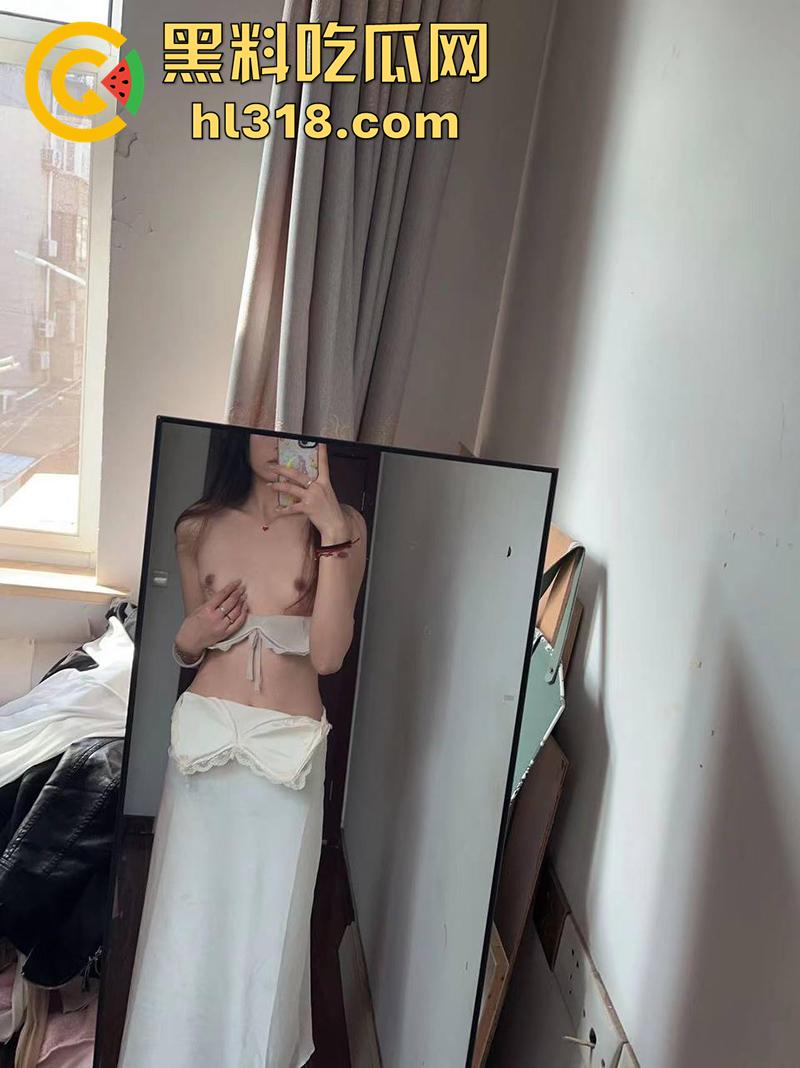 青岛反差母狗【刘子萱】，175cm的极品炮架子，逆天大长腿极致性感，小骚逼被男友操黑后还被曝光  第8张