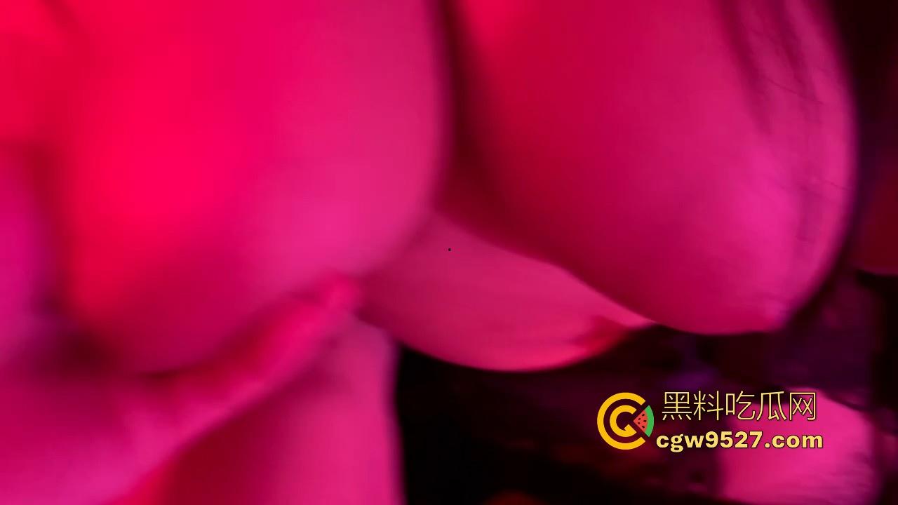 地铁艳遇，偶遇对坐骚逼少妇挑逗勾引，经过交涉成功带回猛操，巨乳翘臀，大奶勾引谁顶得住啊！  第9张