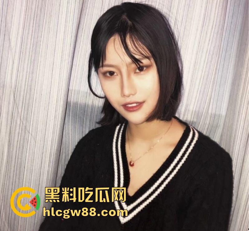 合肥十七中高二嫩妹【鲁艺凡】校外偷腥，穿制服调教跪舔鸡巴，骚洞被无套灌精，黑乳晕还怕怀崽？  第2张