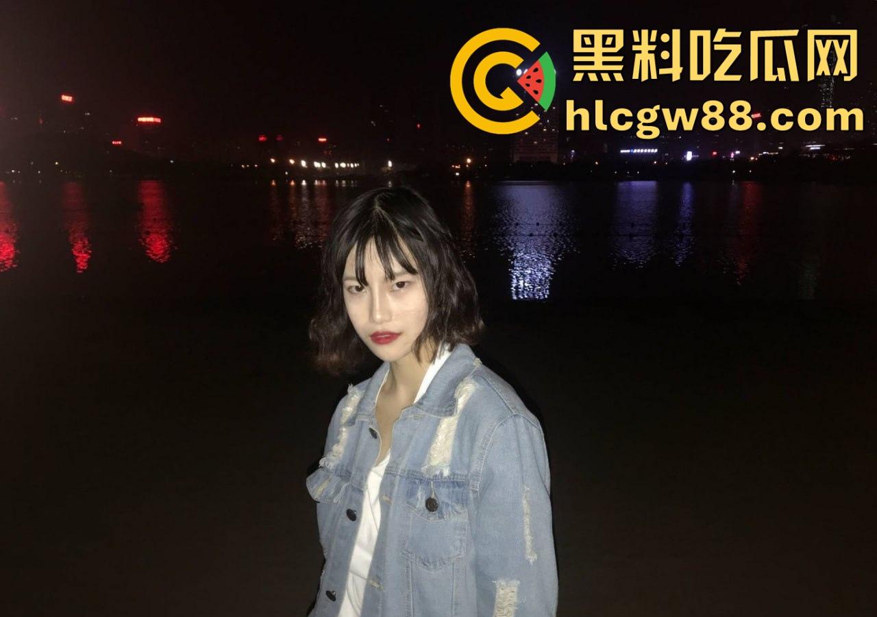 合肥十七中高二嫩妹【鲁艺凡】校外偷腥，穿制服调教跪舔鸡巴，骚洞被无套灌精，黑乳晕还怕怀崽？  第4张