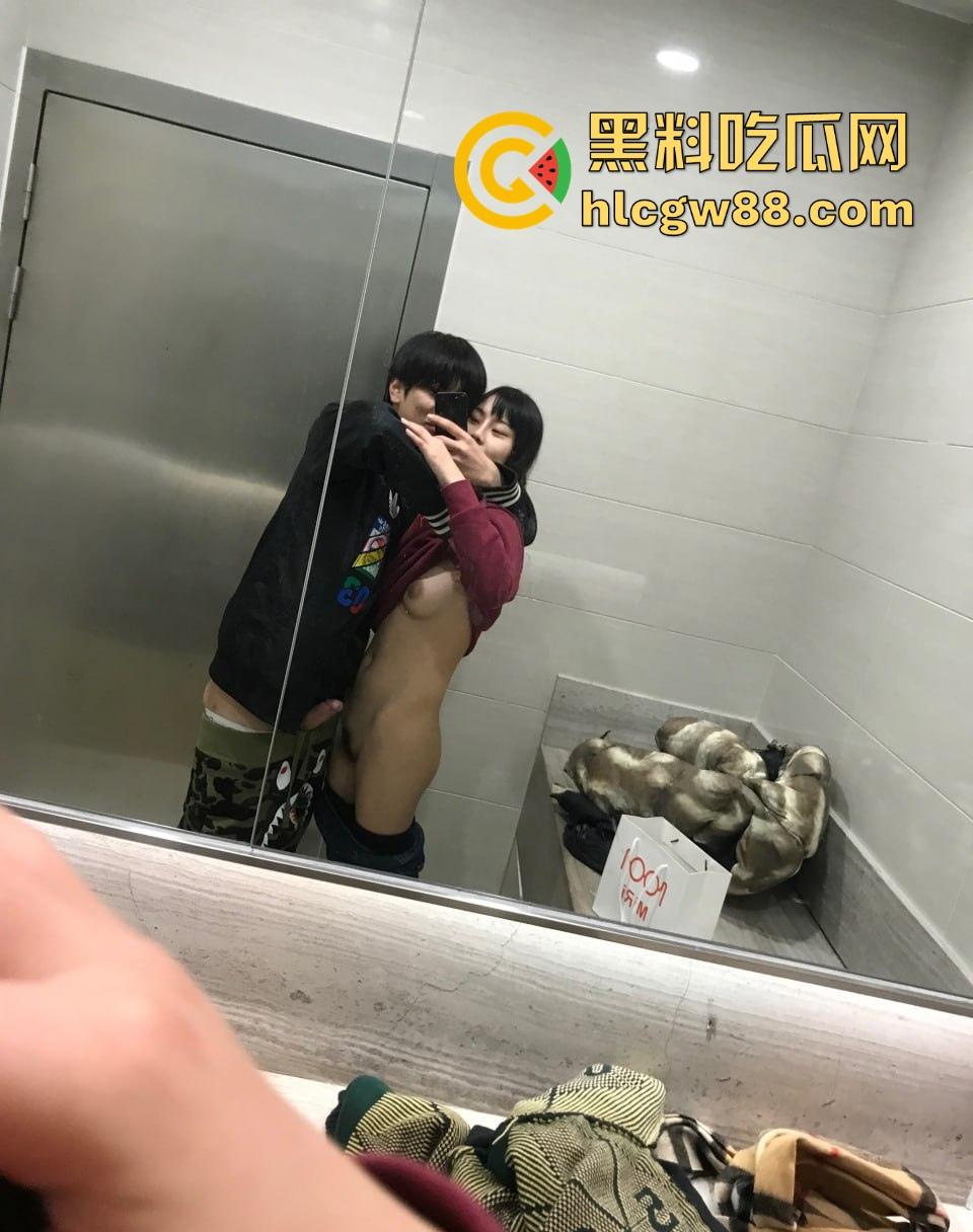 合肥十七中高二嫩妹【鲁艺凡】校外偷腥，穿制服调教跪舔鸡巴，骚洞被无套灌精，黑乳晕还怕怀崽？  第19张