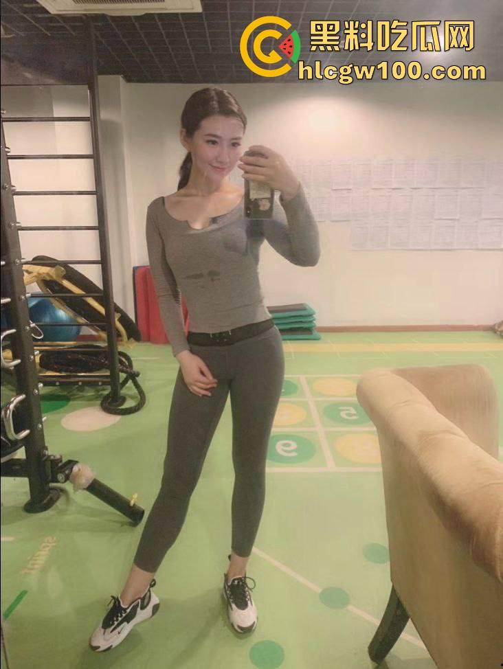 网友投稿！哈尔滨极品人妻【伊美美】性爱视频曝光，颜值炸裂身材火辣，熟人妻骚劲让人射了还想干。  第3张