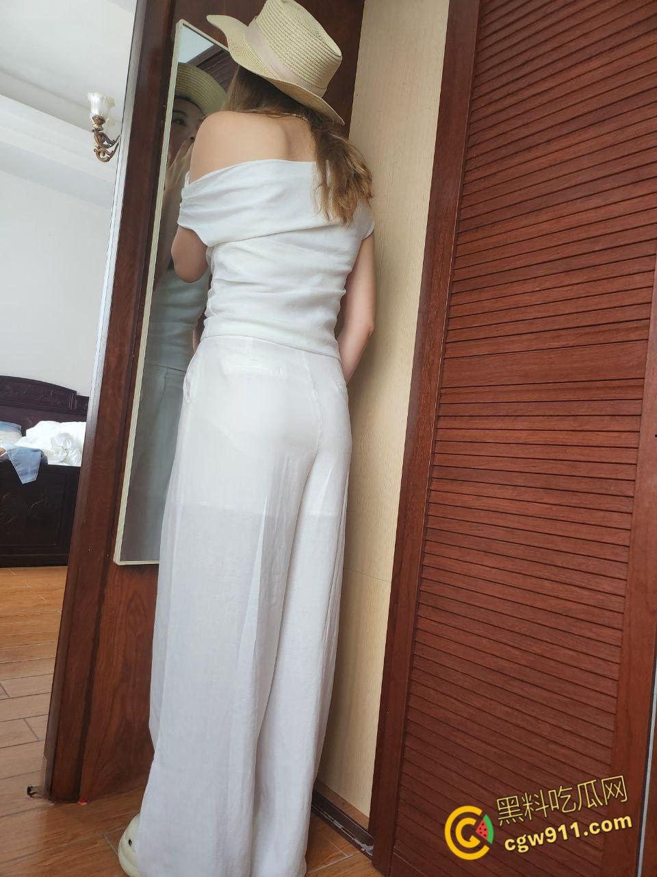 推特调教人妻大神【xiaoxin064】,约炮32岁韵味少妇,把少妇当成母狗边旅游边操,无套内射黑丝翘臀 ! 第1张 推特调教人妻大神【xiaoxin064】,约炮32岁韵味少妇,把少妇当成母狗边旅游边操,无套内射黑丝翘臀 ! 第1张