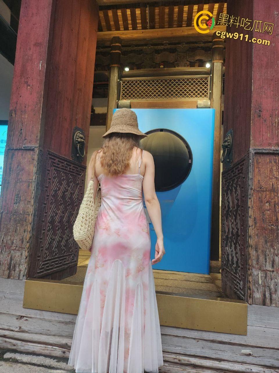 推特调教人妻大神【xiaoxin064】,约炮32岁韵味少妇,把少妇当成母狗边旅游边操,无套内射黑丝翘臀 ! 第2张 推特调教人妻大神【xiaoxin064】,约炮32岁韵味少妇,把少妇当成母狗边旅游边操,无套内射黑丝翘臀 ! 第2张