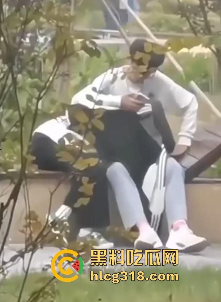 大学的野战瞬间!盘点一下那些性欲极其小伙户外的大学小情侣们的现场视频 满满的荷尔蒙呀! 第1张 大学的野战瞬间!盘点一下那些性欲极其小伙户外的大学小情侣们的现场视频 满满的荷尔蒙呀! 第1张