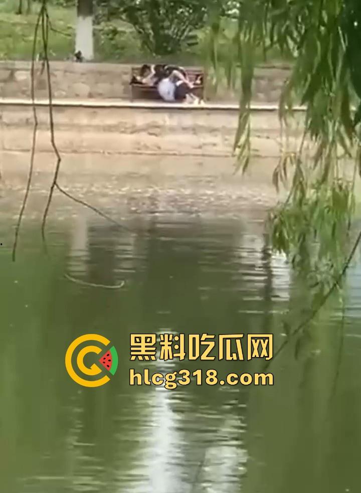 大学的野战瞬间!盘点一下那些性欲极其小伙户外的大学小情侣们的现场视频 满满的荷尔蒙呀! 第2张 大学的野战瞬间!盘点一下那些性欲极其小伙户外的大学小情侣们的现场视频 满满的荷尔蒙呀! 第2张