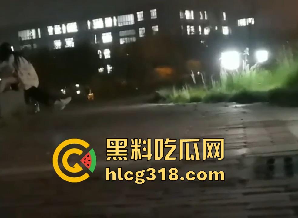 大学的野战瞬间!盘点一下那些性欲极其小伙户外的大学小情侣们的现场视频 满满的荷尔蒙呀! 第7张 大学的野战瞬间!盘点一下那些性欲极其小伙户外的大学小情侣们的现场视频 满满的荷尔蒙呀! 第7张