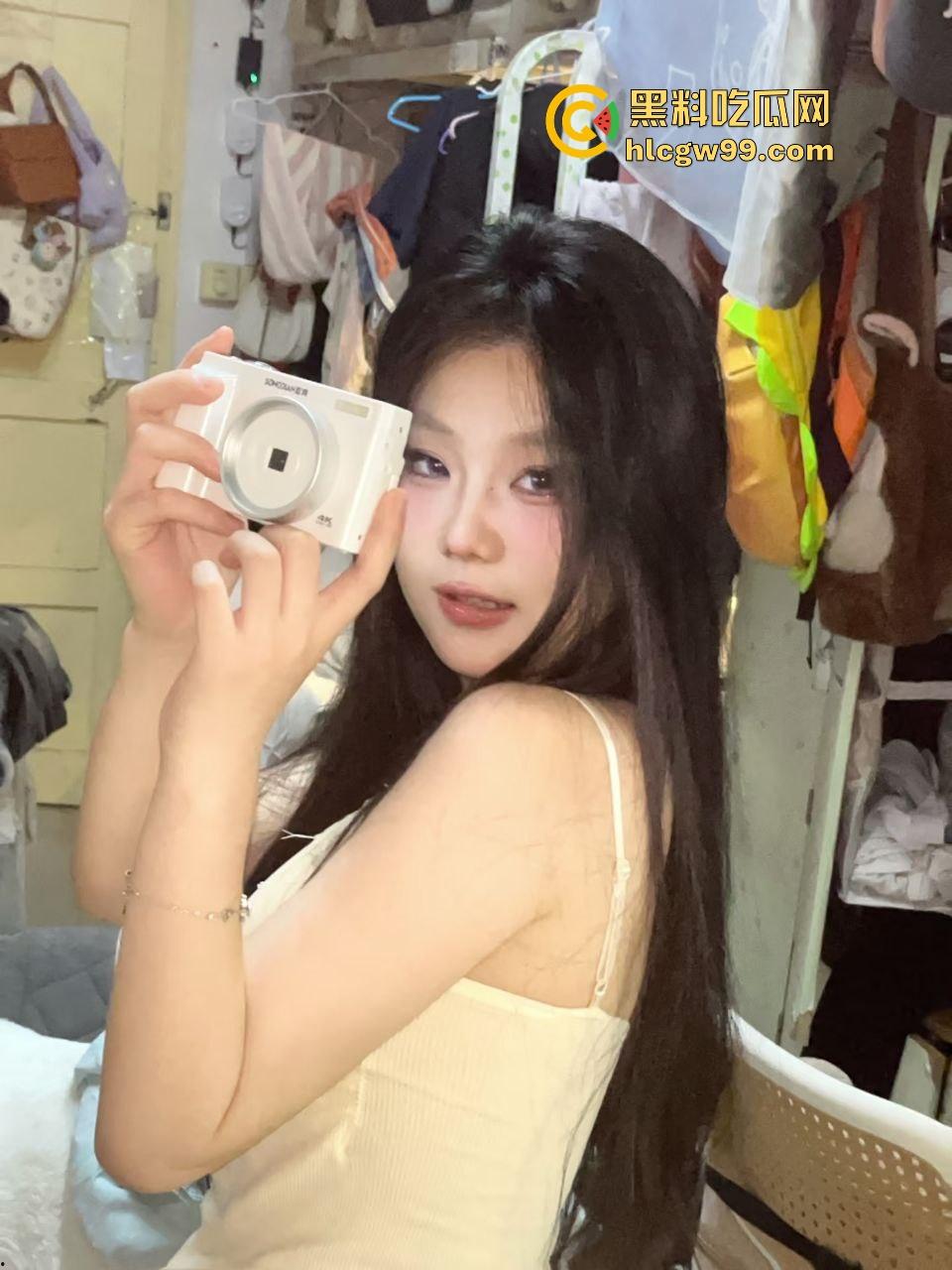 河南大专反差母狗多人肉便器【王佳怡】下课直奔酒店道具拉满，与炮友2位好兄弟玩3P爆操！  第4张