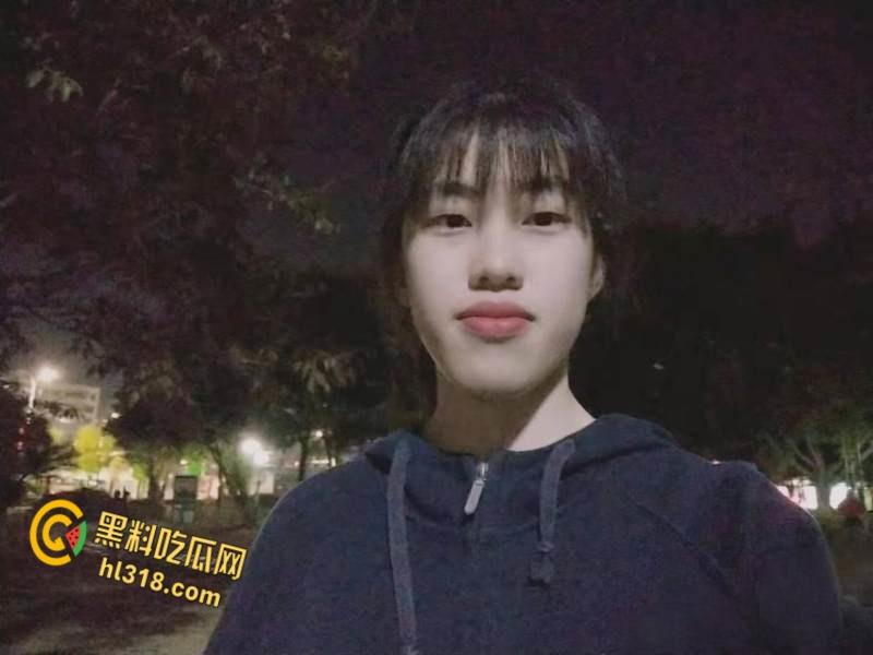 内蒙古城市技术学院幼师【庄雅文】，性欲强盛的小母狗，粉唇灵活吞吐肉棒，性感蜜桃臀被疯狂后入 !  第2张