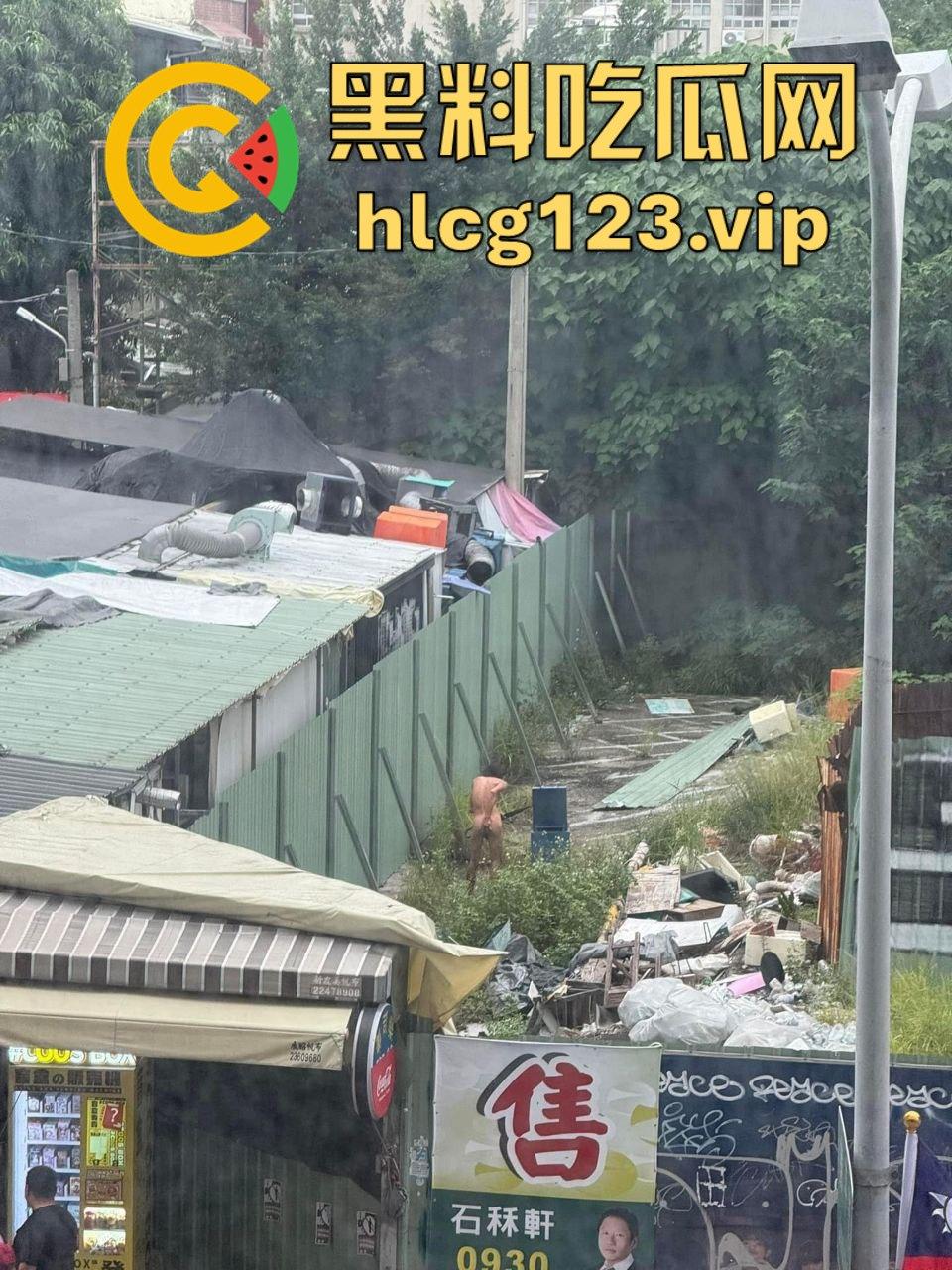 台中垃圾场狠人硬核骚操作！花式操雨伞，捅屁眼，吃瓜群众在高楼全程记录拍摄！  第7张