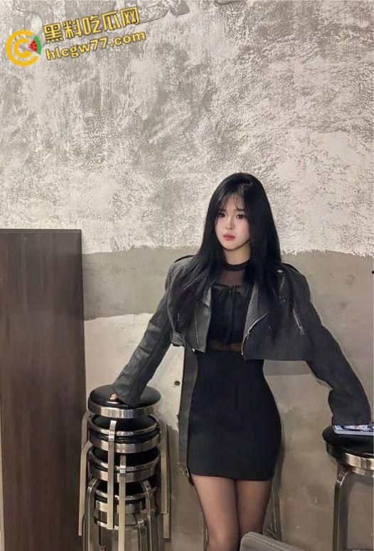 极品白虎御姐【刘雯雯】，情趣黑丝勾魂，金主爸爸狂抽猛插，淫水泛滥的极致征服！  第5张