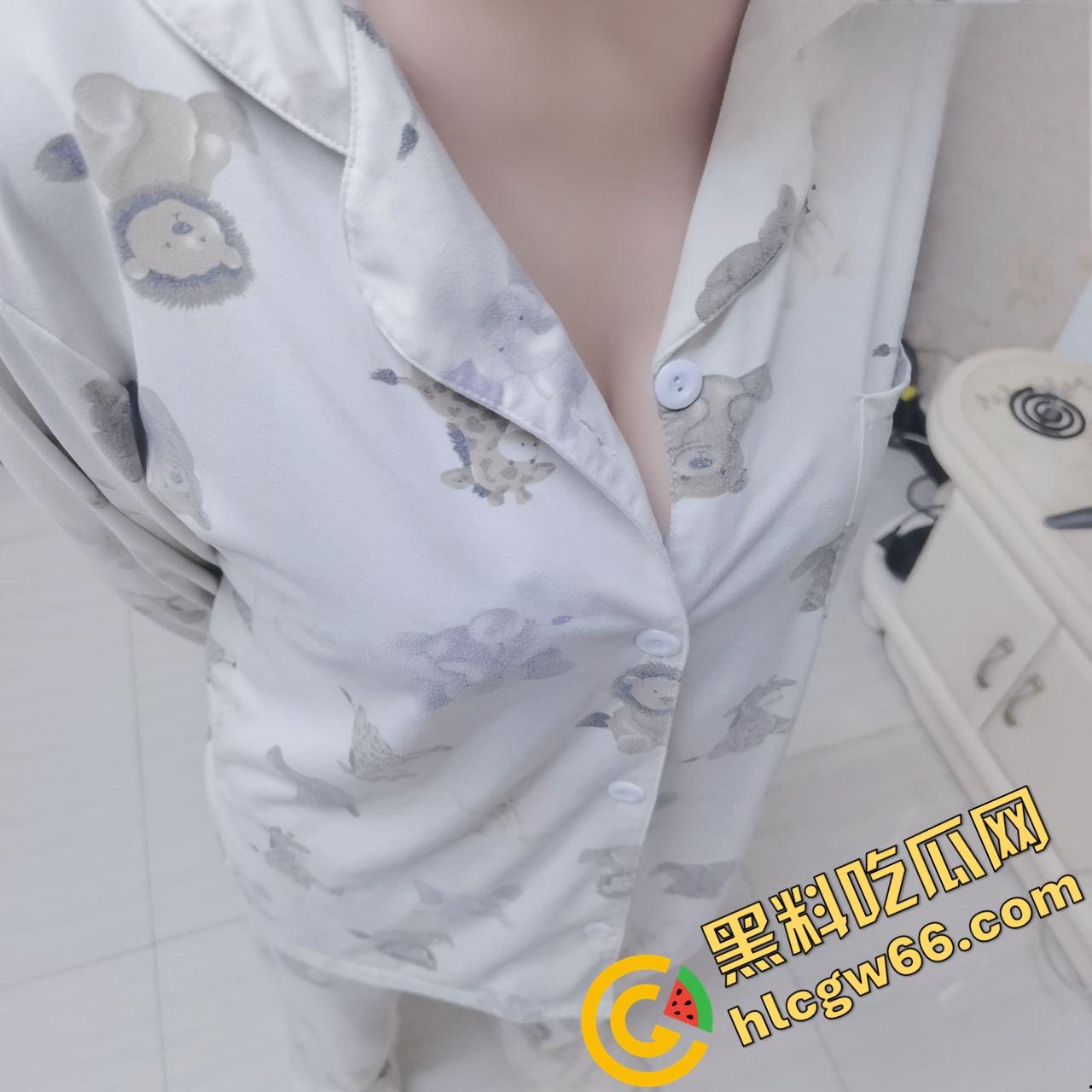 海角28岁教师姐姐淫路曝光!弟弟苦追终操大屁股姐,半推半就插进去,三年性瘾喷发射满臀! 第3张 海角28岁教师姐姐淫路曝光!弟弟苦追终操大屁股姐,半推半就插进去,三年性瘾喷发射满臀! 第3张