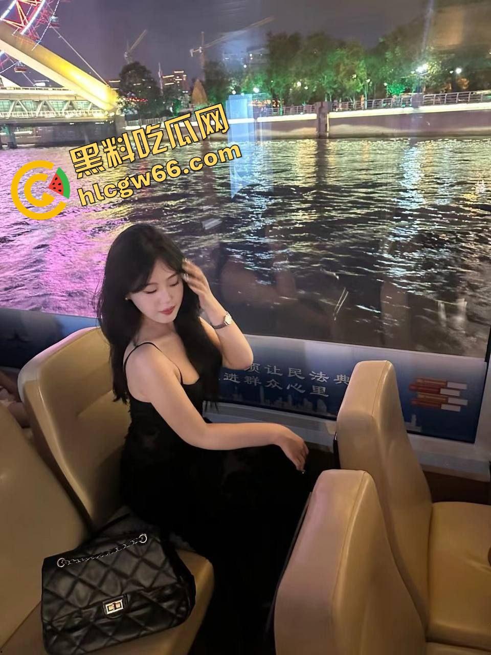 女友闺蜜【赵汝】开档丝袜被中出,御姐脸傻白甜性格,深情舔屌主动骑坐,小穴松垮得像被操穿! 第3张 女友闺蜜【赵汝】开档丝袜被中出,御姐脸傻白甜性格,深情舔屌主动骑坐,小穴松垮得像被操穿! 第3张