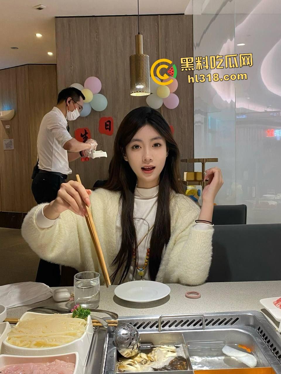 广州清纯甜妹【陈敏仪】输游戏约炮一夜变淫母狗，被内射说肚子胀，还学会了如何口交和做一个女人！  第2张