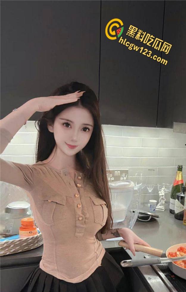 上海名媛【张佳怡】下海爆操，肉感肥臀无套内射，这身材真是极品尤物！  第4张