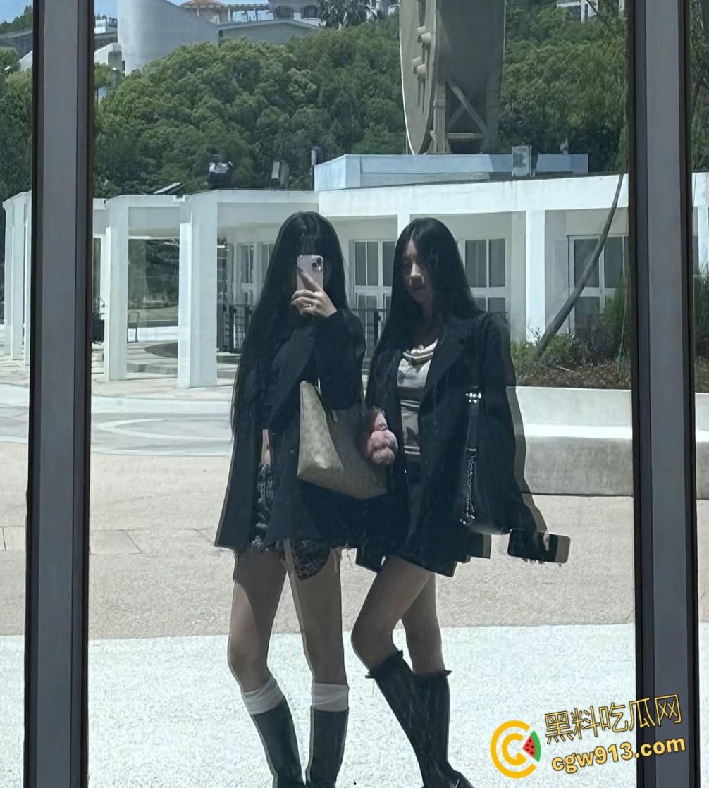 江苏理工大学校花【小蛋挞】 ，被学校富二代包养，穿各种开档黑丝后入挨操，露脸舔屌超反差！  第5张