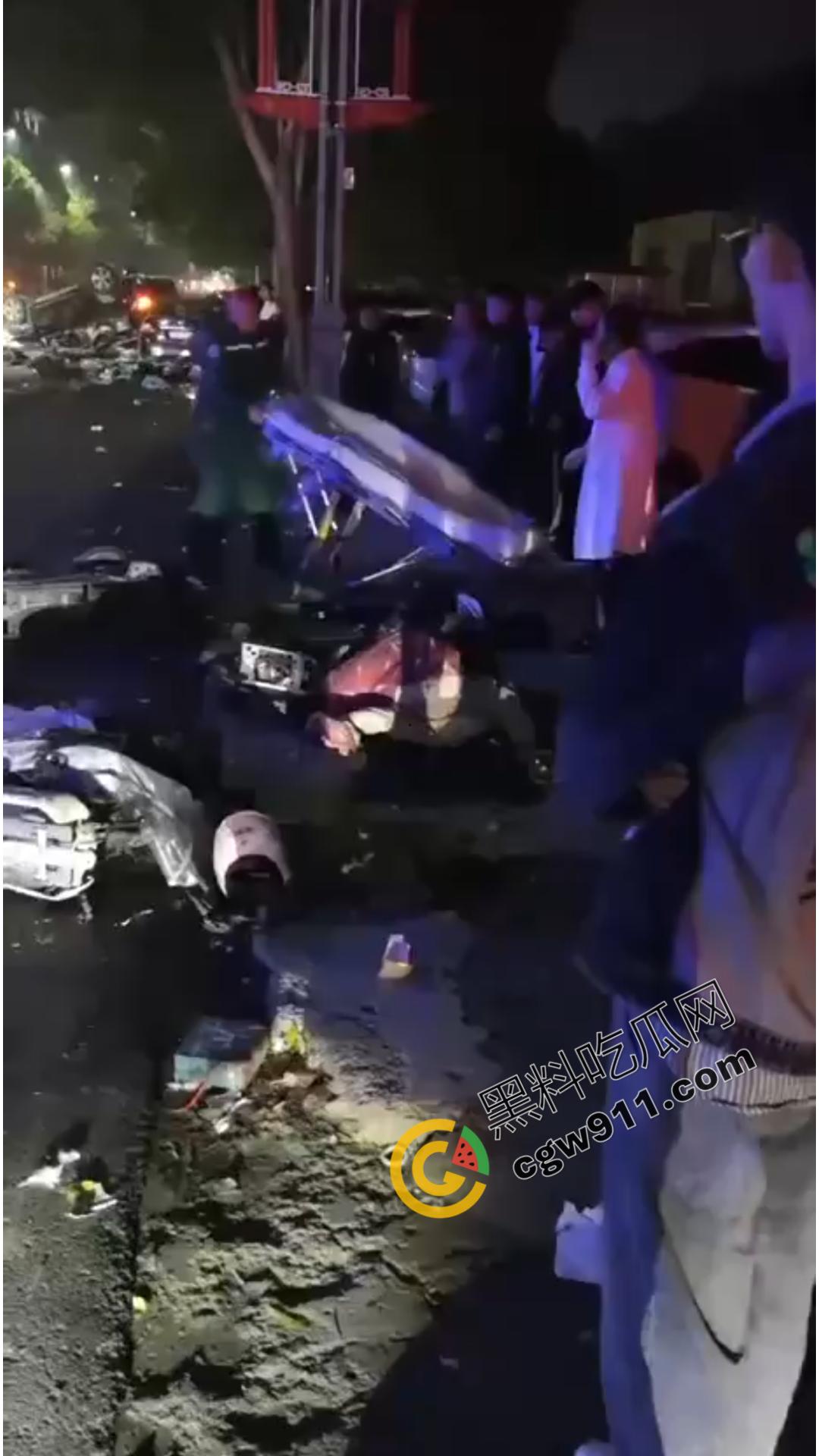 山东聊城酒驾惨祸!一夜间造成8死1伤惨烈场面,路面染血惨不忍睹,令人们悲痛欲绝。 第5张 山东聊城酒驾惨祸!一夜间造成8死1伤惨烈场面,路面染血惨不忍睹,令人们悲痛欲绝。 第5张