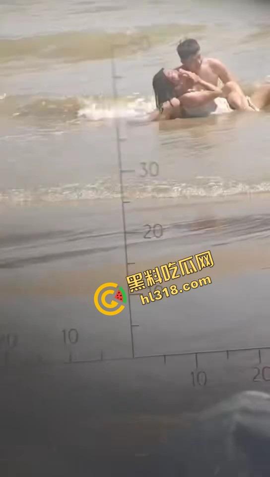 风雨交加浪涌如潮，在海中怒干鲍鱼，海风吹干精液，浪花上打在身上啪啪响，他说风雨中这点痛算什么！  第7张