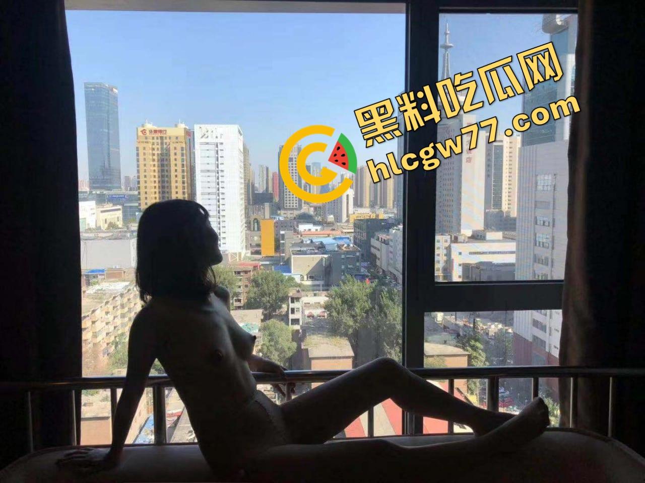 广东深圳学妹『钱幽幽』清纯脸皮底下是骚浪婊，穿女仆装露逼自拍求干，嘴里塞着肉棒发呻吟！  第6张