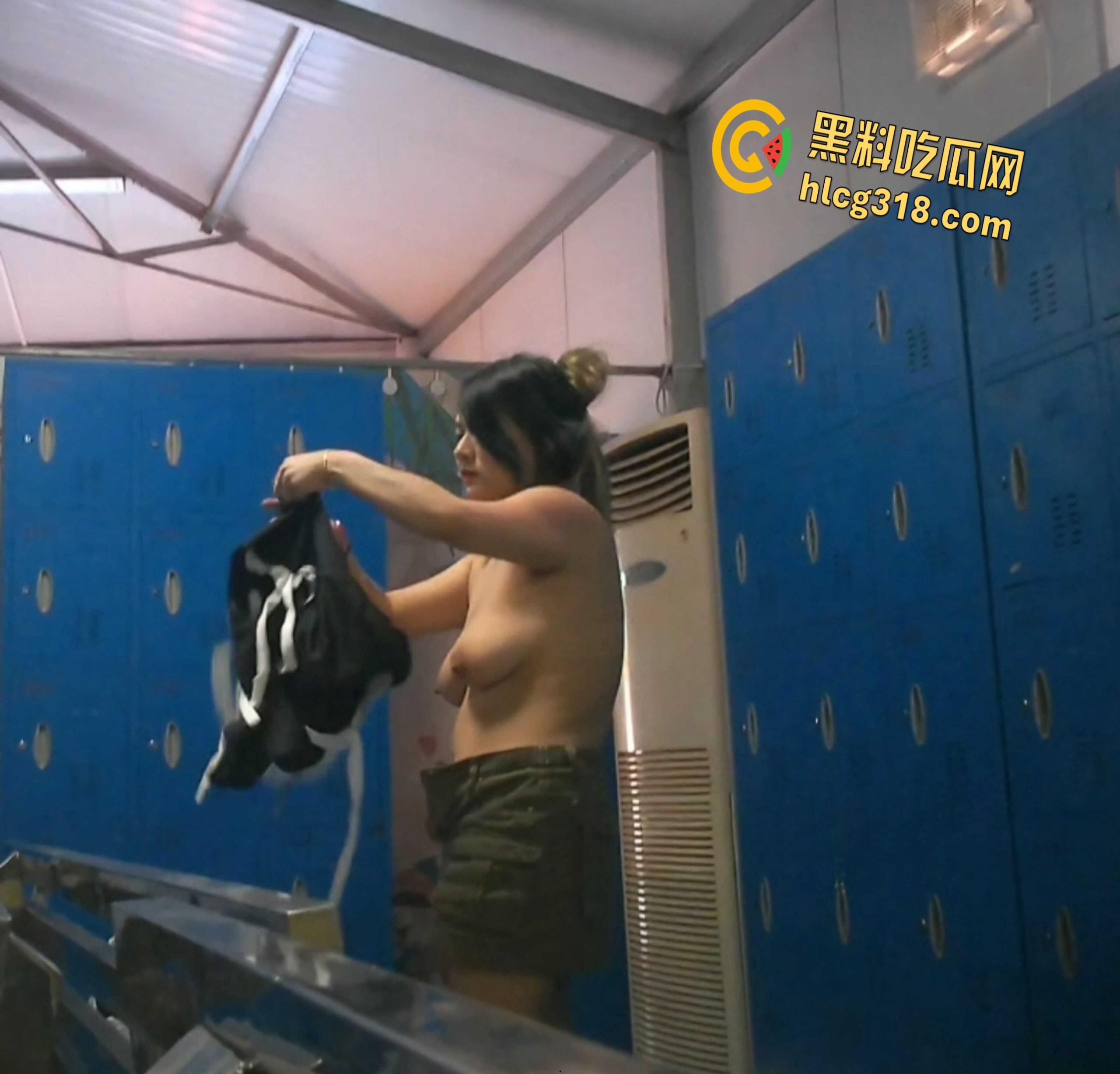 大神偷拍某水上乐园更衣室,多位美乳妹子极品少妇, 偷拍性感酮体换衣过程 ! 第3张 大神偷拍某水上乐园更衣室,多位美乳妹子极品少妇, 偷拍性感酮体换衣过程 ! 第3张