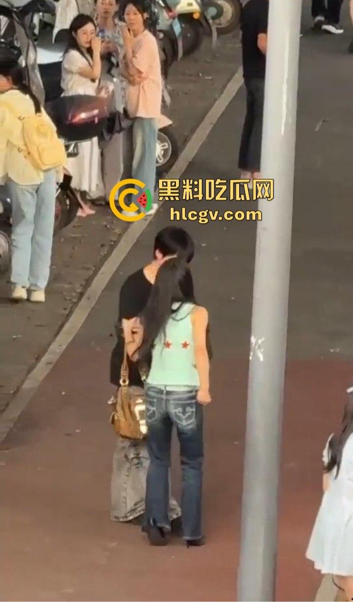 重庆渣男多次出轨被女友当街教训！肘击扇脸一顿狂揍，高跟鞋拔子差点上脸，最后道歉还发QQ空间！  第18张