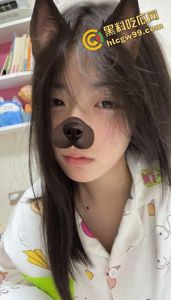 抖音清纯嫩妹反差女同【忧】私底下竟带着闺蜜一起约炮大哥，刺激深喉口爆淫荡双飞！  第5张