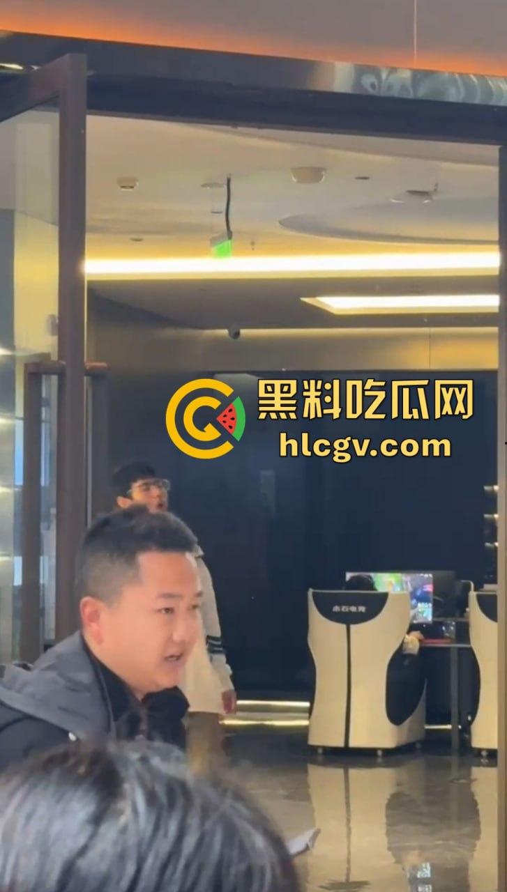 四川郫县00后小伙讨薪变命案！怒捅中介老师后自割脖子，十几刀下去仍然下不去手！  第6张