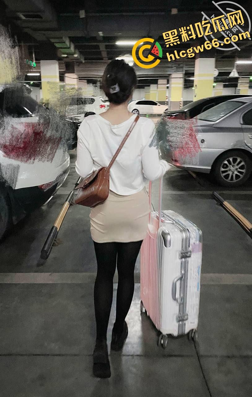 海角精品帖子,巨乳表姐住我家.在大城市的网红表姐被渣男伤透了心,瞒着家人要偷偷跑回来! 第17张 海角精品帖子,巨乳表姐住我家.在大城市的网红表姐被渣男伤透了心,瞒着家人要偷偷跑回来! 第17张