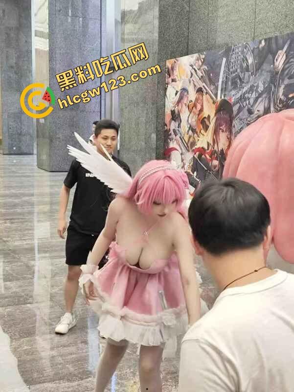 想干COS小母狗？先干摄影圈，奶子诱人腿开得贼快，拍完直接约房，不买相机都觉得亏！  第5张