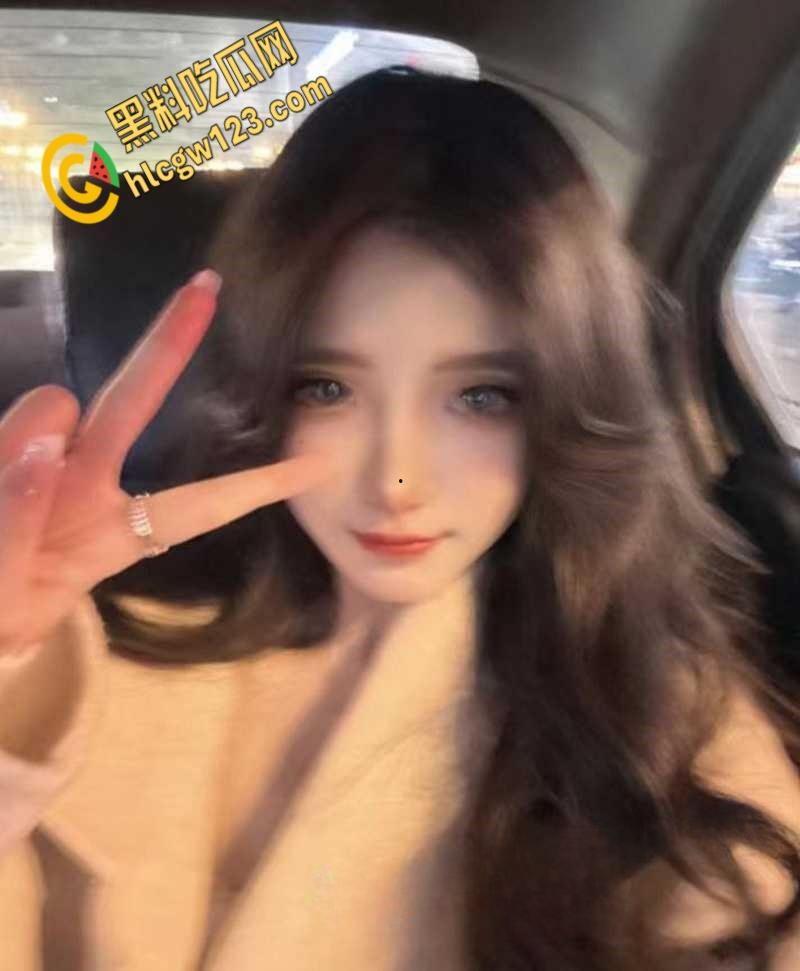 华中农业大学舞蹈生【曹晓菲】，黑丝红情趣装拴狗链，沙发后入呻吟太甜了 ！  第2张