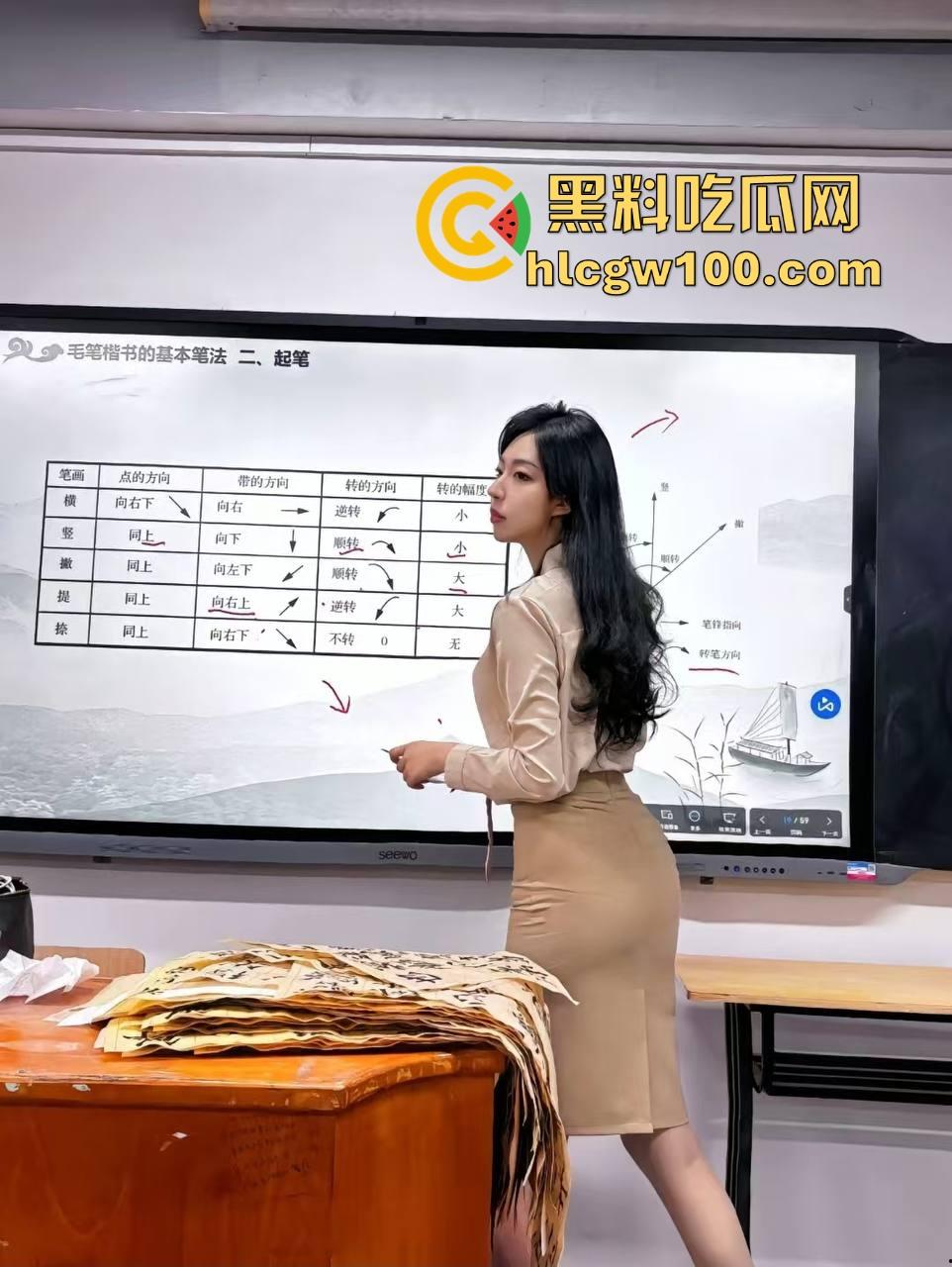 抖音骚鸡书法漏奶直播，真空上阵练毛笔，酥胸似露不露，这就是传说中的雅俗共赏新赛道？陶冶情操还是露奶吸睛？  第2张