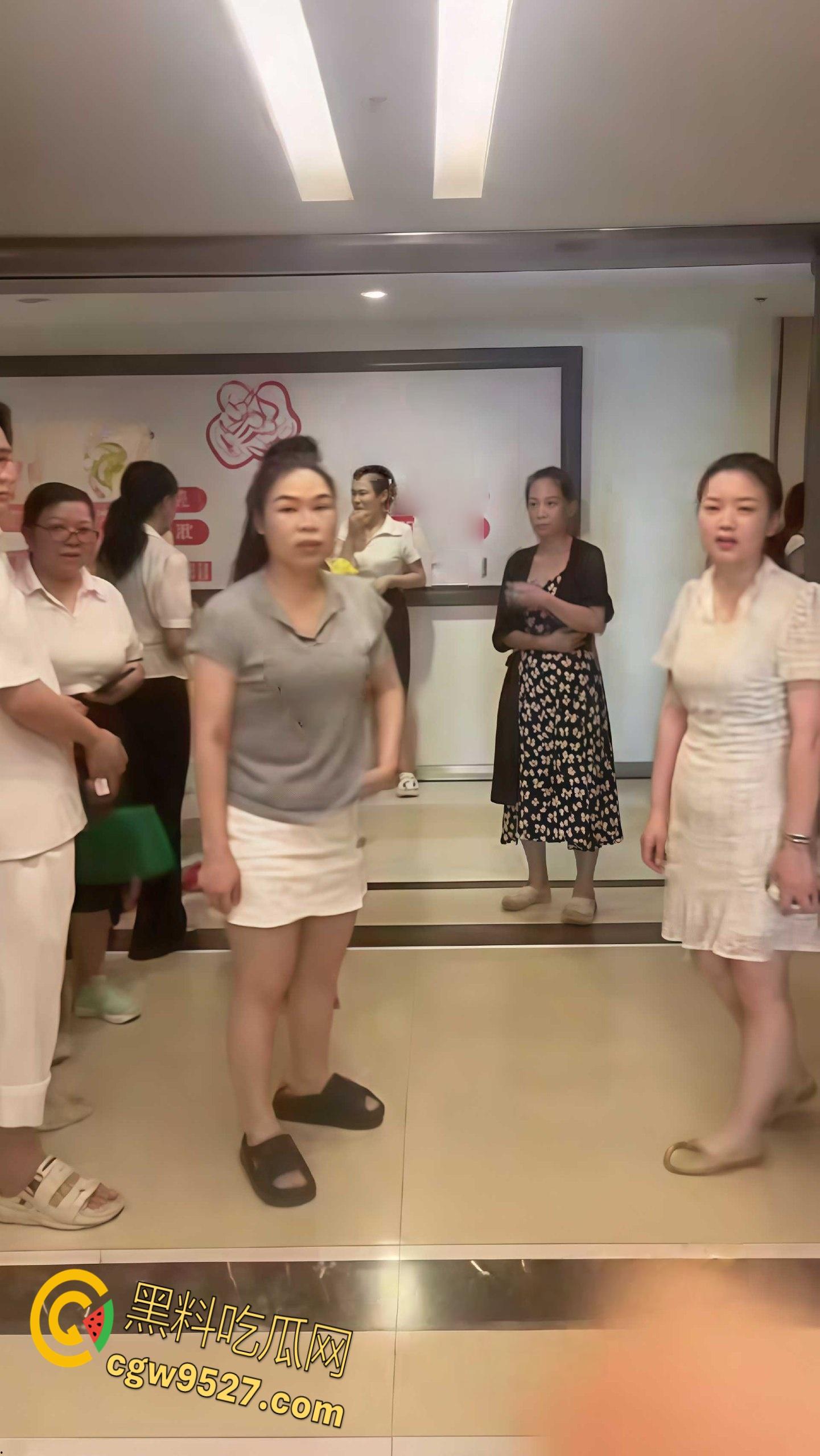 湖南某母婴培训机构,押金纠纷多人围堵事件,学员丈夫怒斥黑心机构,欺诈消费者权益! 第4张 湖南某母婴培训机构,押金纠纷多人围堵事件,学员丈夫怒斥黑心机构,欺诈消费者权益! 第4张