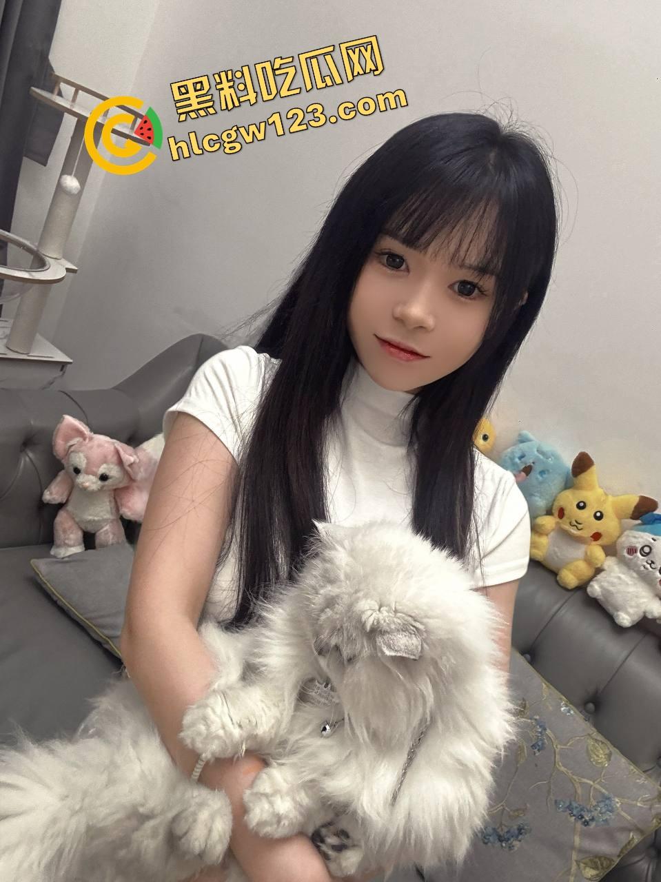 有钱大哥一亮牛子，两大母狗争抢上口，昔日小仙女如今舔得比狗都猛，你悟了吗纯爱战士！  第5张