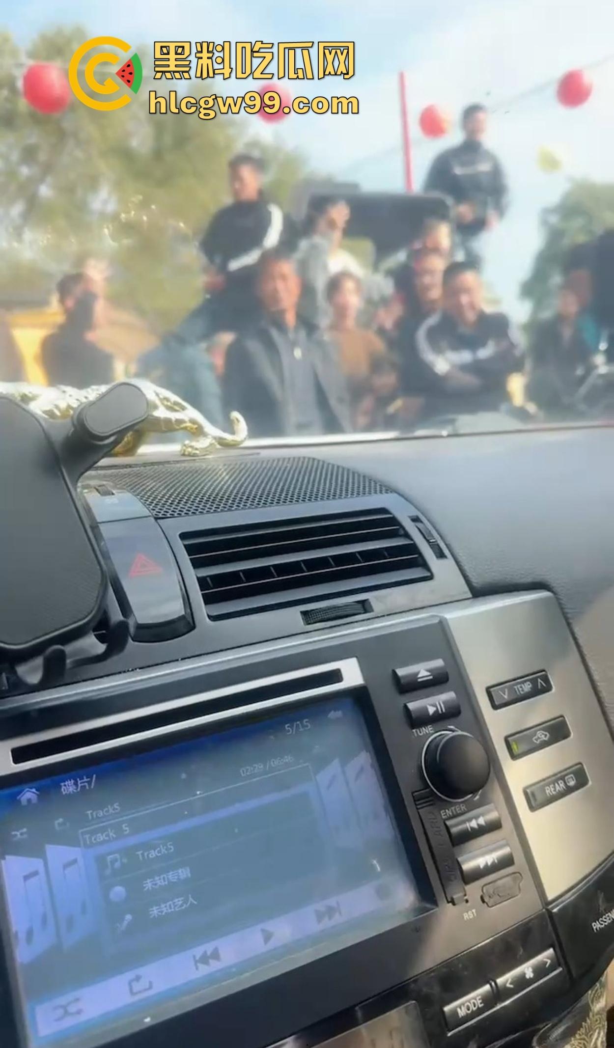 潮汕男子飙车狂言车300万撞死人保险赔,结果被英歌队打到脑震荡,现在出院嚷嚷黑势力又被围了! 第17张 潮汕男子飙车狂言车300万撞死人保险赔,结果被英歌队打到脑震荡,现在出院嚷嚷黑势力又被围了! 第17张