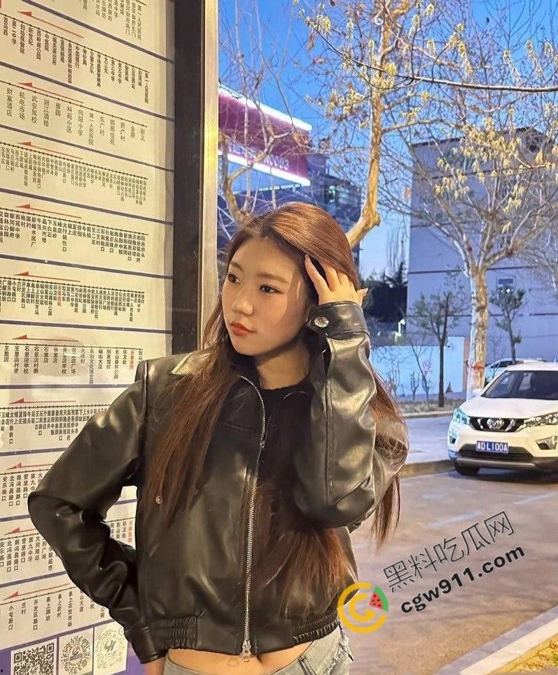 西安外国语大学校花【何岚婷】万元包养记:黑丝开裆被狂暴后入,跪地深喉,淫水四溢,金主疯狂调教,淫荡至极! 第1张 西安外国语大学校花【何岚婷】万元包养记:黑丝开裆被狂暴后入,跪地深喉,淫水四溢,金主疯狂调教,淫荡至极! 第1张