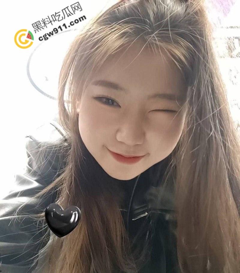 西安外国语大学校花【何岚婷】万元包养记:黑丝开裆被狂暴后入,跪地深喉,淫水四溢,金主疯狂调教,淫荡至极! 第2张 西安外国语大学校花【何岚婷】万元包养记:黑丝开裆被狂暴后入,跪地深喉,淫水四溢,金主疯狂调教,淫荡至极! 第2张