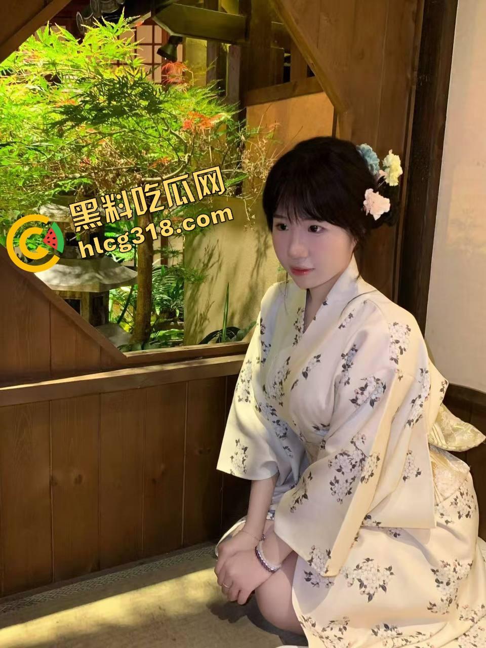 少妇大战硬不起来的弹力牛子，全程像在玩充气面条，玩了一整晚愣是没插进去，橡胶果实附体也太离谱了！  第1张