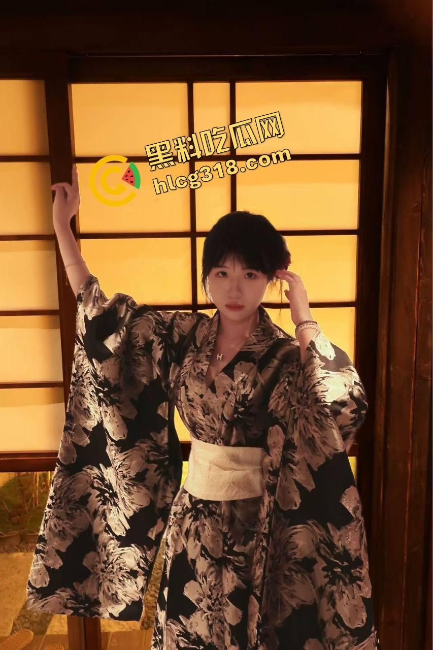 少妇大战硬不起来的弹力牛子，全程像在玩充气面条，玩了一整晚愣是没插进去，橡胶果实附体也太离谱了！  第6张