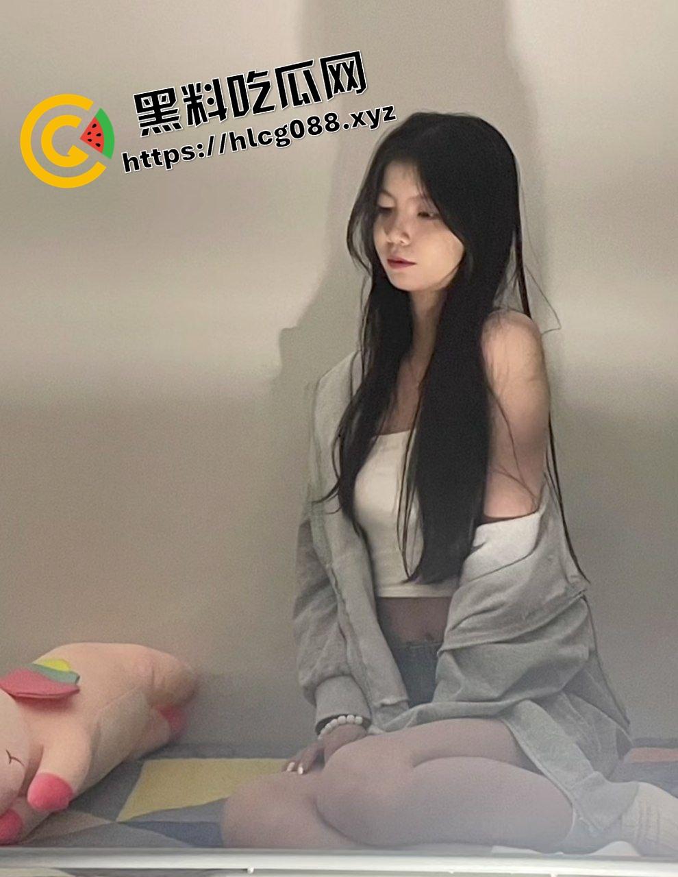 抖音御姐身材骚鸡反差婊【XINLU.】私下与大哥打炮遭曝光，从浴室一路干到床上女上骑乘！  第5张