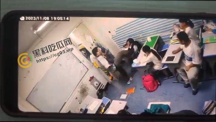 萧山 培优教育 培训机构老师暴打学生时间 监控摄像头拍下完整过程  第5张