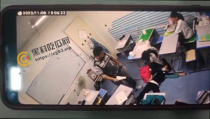 萧山 培优教育 培训机构老师暴打学生时间 监控摄像头拍下完整过程  第7张
