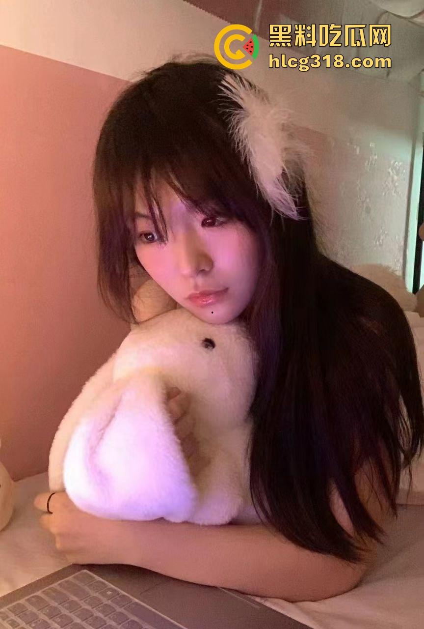 网恋半年大翻车，清纯萝莉秒变大姐，不过胜在身材还在，大哥还是强行带到酒店后入了 狠人一枚！  第8张