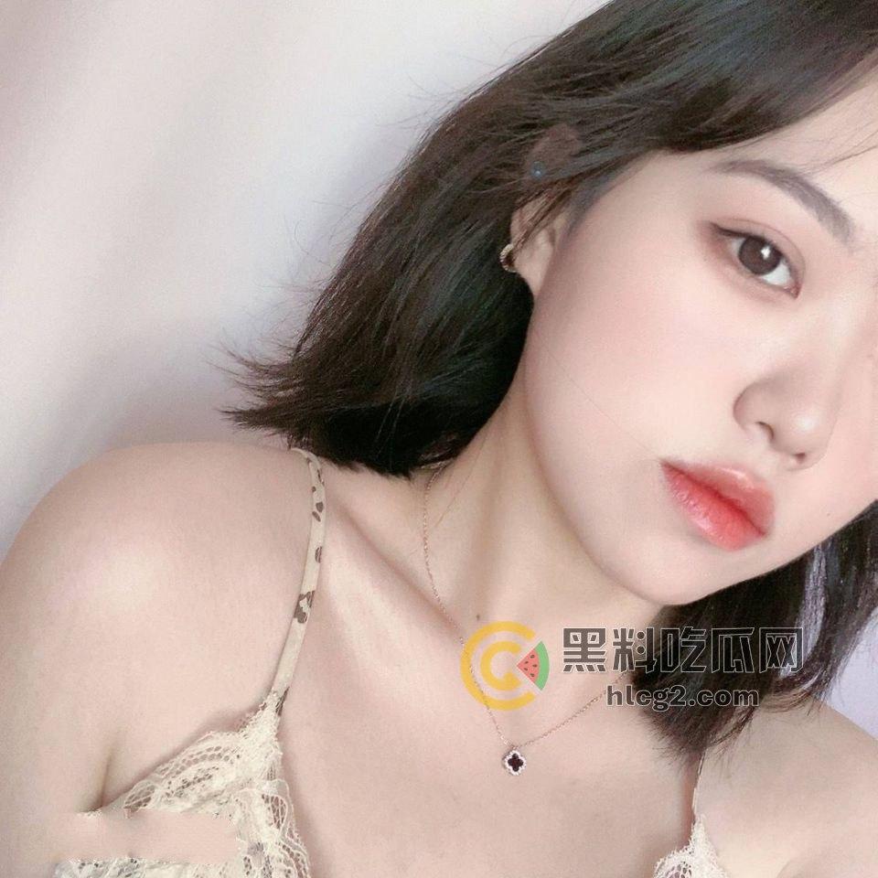 哈尔滨大学生「邱依依」周末宾馆自拍暴光，生物课之外的私密生活大揭秘  第1张