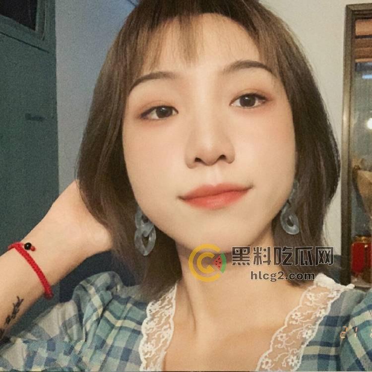 哈尔滨大学生「邱依依」周末宾馆自拍暴光，生物课之外的私密生活大揭秘  第2张