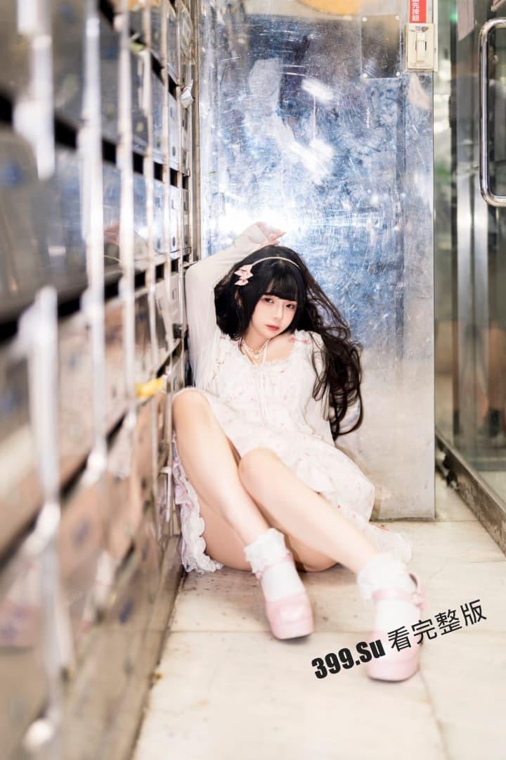 推特福利姬「落落Raku」cos极致的骚女仆 自慰户外露出  和小姐妹互相成就 被金主乖乖调教（70P私拍+40V福利视频合集） 第53张