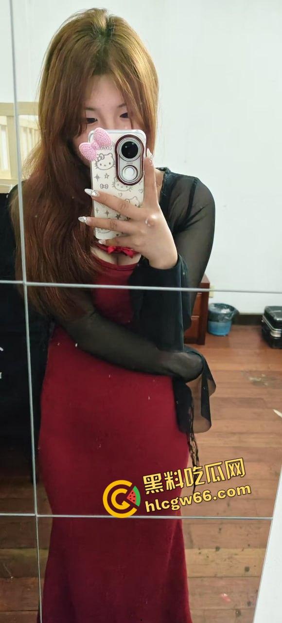 河南大学生开房玩疯了,当着沸羊羊的面桌子上无套开肏,兄弟轮着推屁股,这逼简直成了公共资源! 第1张 河南大学生开房玩疯了,当着沸羊羊的面桌子上无套开肏,兄弟轮着推屁股,这逼简直成了公共资源! 第1张