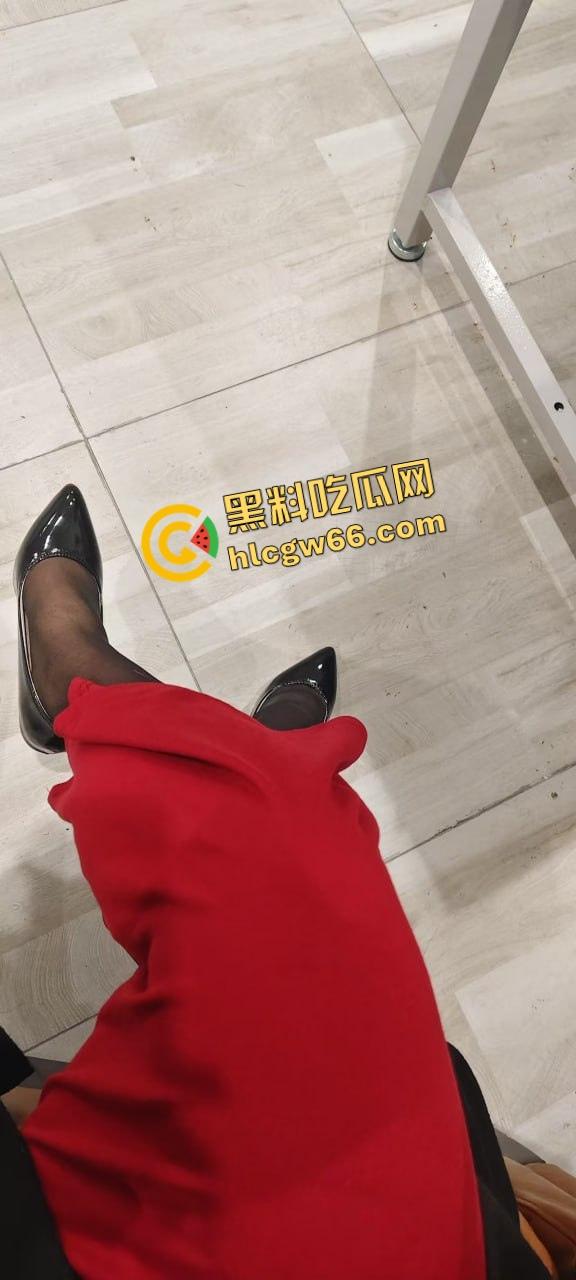 河南大学生开房玩疯了,当着沸羊羊的面桌子上无套开肏,兄弟轮着推屁股,这逼简直成了公共资源! 第2张 河南大学生开房玩疯了,当着沸羊羊的面桌子上无套开肏,兄弟轮着推屁股,这逼简直成了公共资源! 第2张