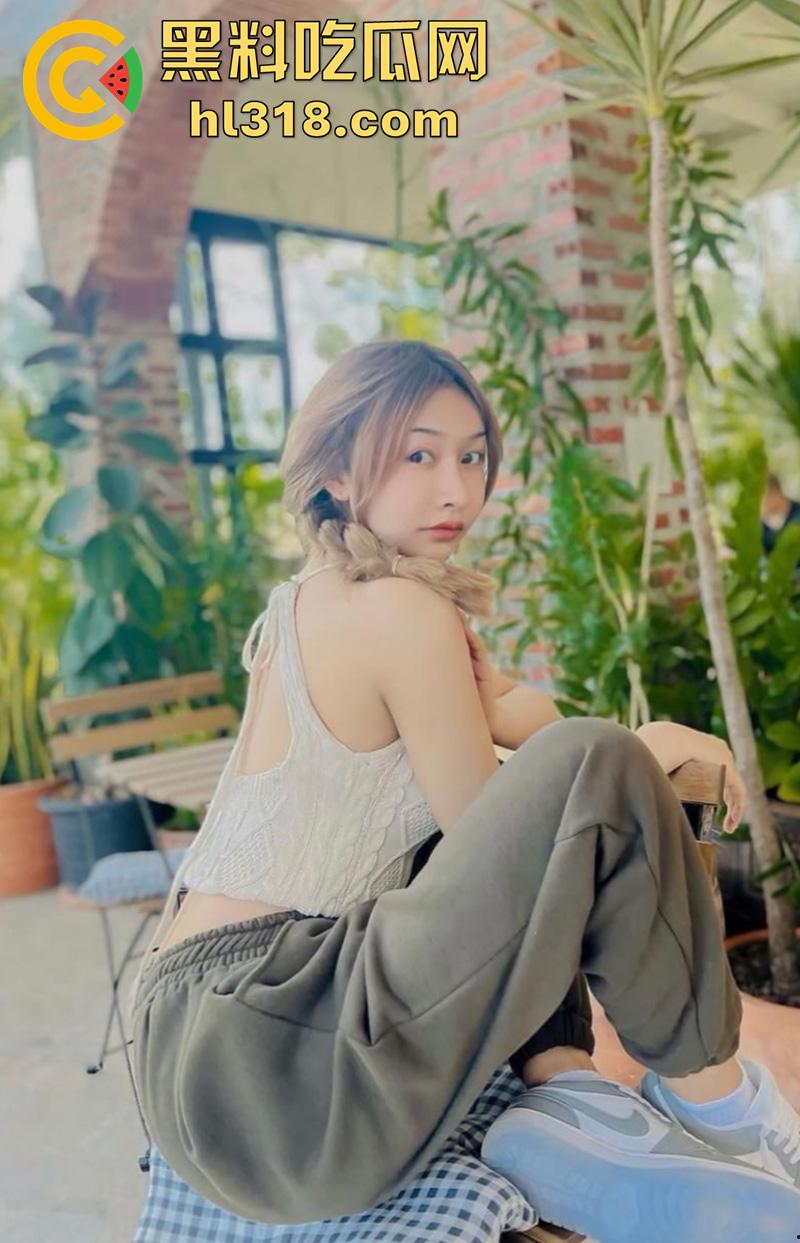 泰国拉拉队女神【Kae】，还在上高中的极品尤物，身材一流大奶翘臀，三点粉嫩性感诱人自慰视频流出！  第1张