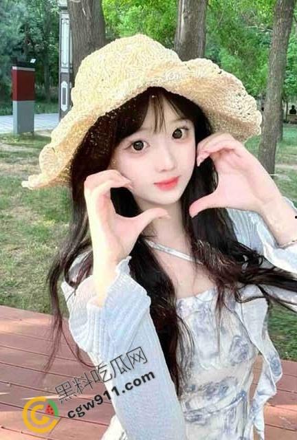 海角达人:趁姐姐熟睡弟弟偷偷插入了姐姐的蜜穴,大胆的弟弟与诱人姐姐的秘密 第2张 海角达人:趁姐姐熟睡弟弟偷偷插入了姐姐的蜜穴,大胆的弟弟与诱人姐姐的秘密 第2张